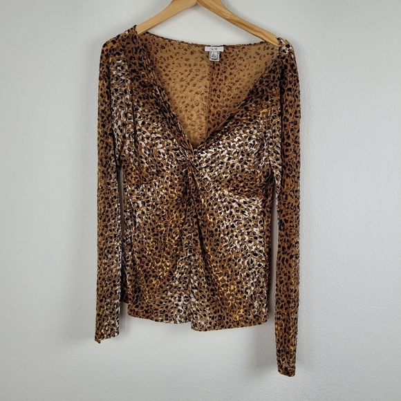 Cache velvet  Cheetah print vneck top - Picture 10 of 10
